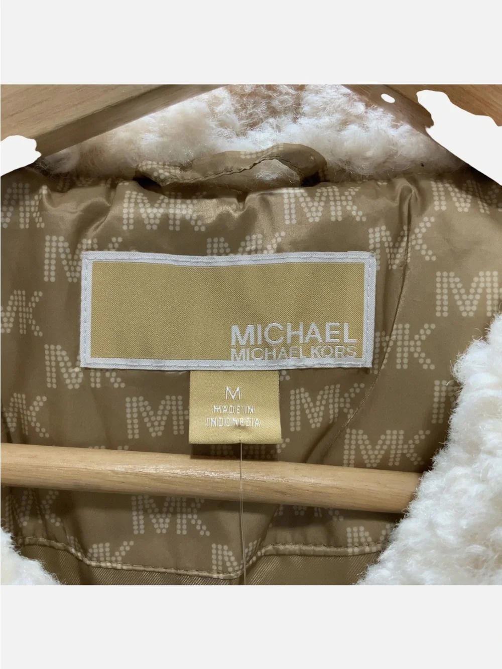 Firm PRICE. Michael Kors Beige Logo-Print Sherpa Collar Puffer Jacket